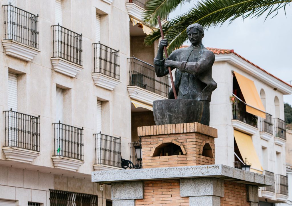monumento turrones castuera